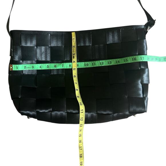 Harvey’s Seatbelt Black Bag - Picture 6 of 8